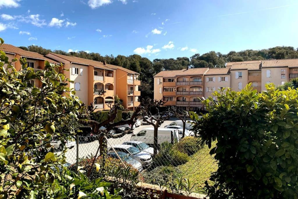 Apartament Charmant Studio Costebelle Proche Gare, Terrasse Et Parking Gratuit Hyères Zewnętrze zdjęcie